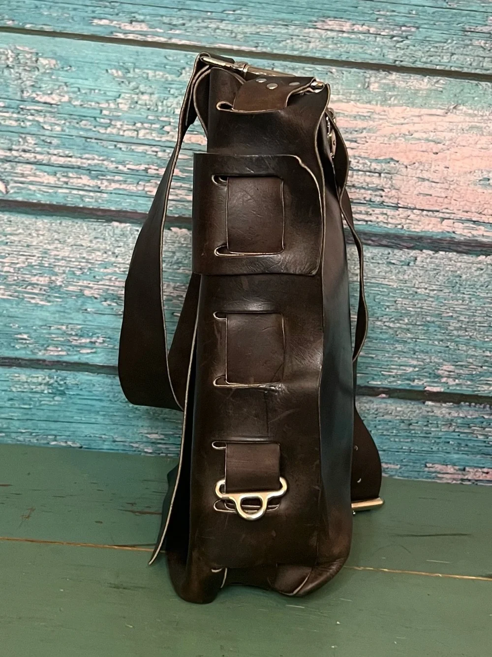 ColsenKeane No. 820 The Classic Handmade Full Grain Leather Messenger Bag